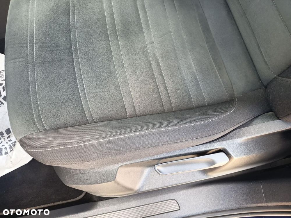 Volkswagen Touran - 11