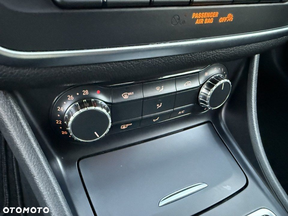 Mercedes-Benz CLA 180 AMG Line - 27