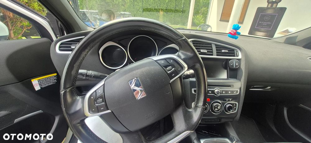 DS Automobiles DS 4 - 12