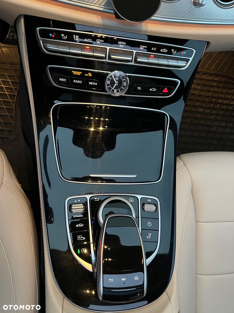 Mercedes-Benz Klasa E 220 d 4-Matic All-Terrain - 28