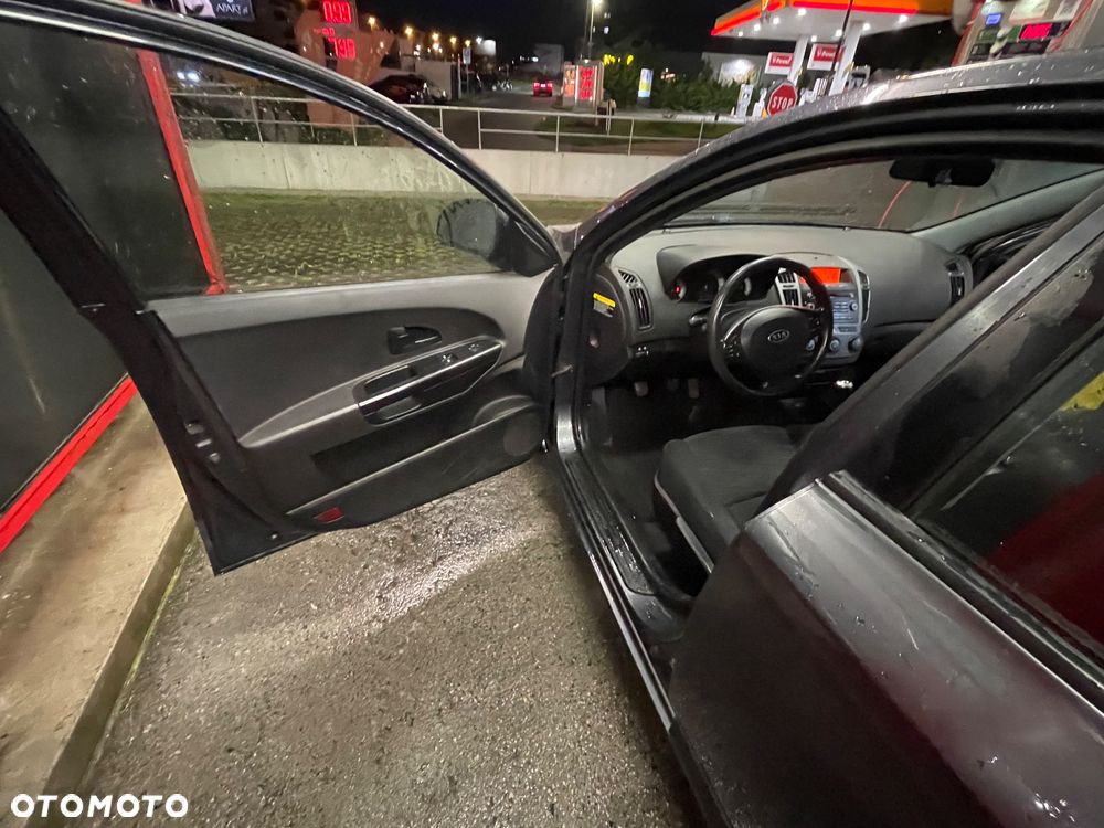 Kia Ceed - 9