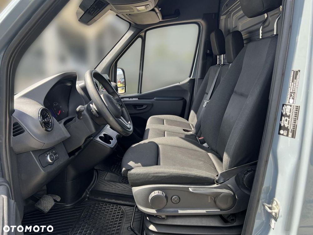 Mercedes-Benz Sprinter - 14