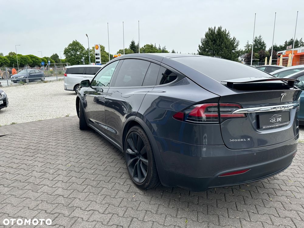 Tesla Model X - 6