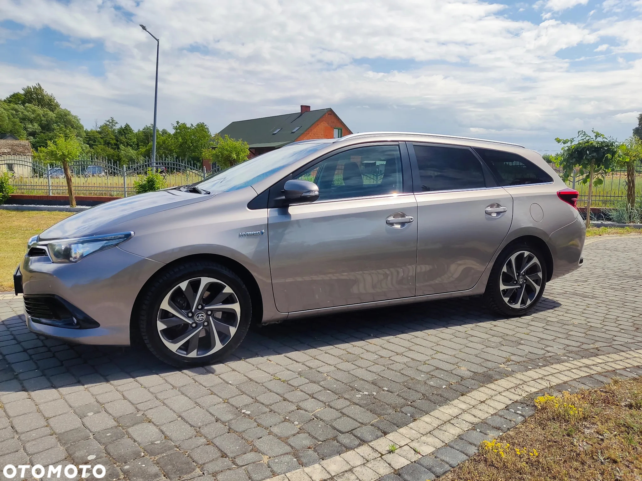 Toyota Auris 1.8 VVT-i Hybrid Automatik Design Edition - 3