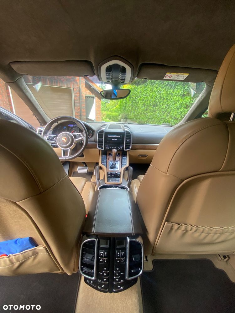 Porsche Cayenne Turbo - 24