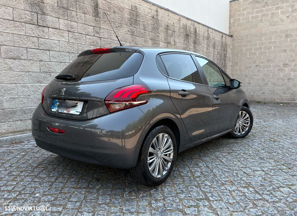 Peugeot 208 1.2 PureTech Signature - 28