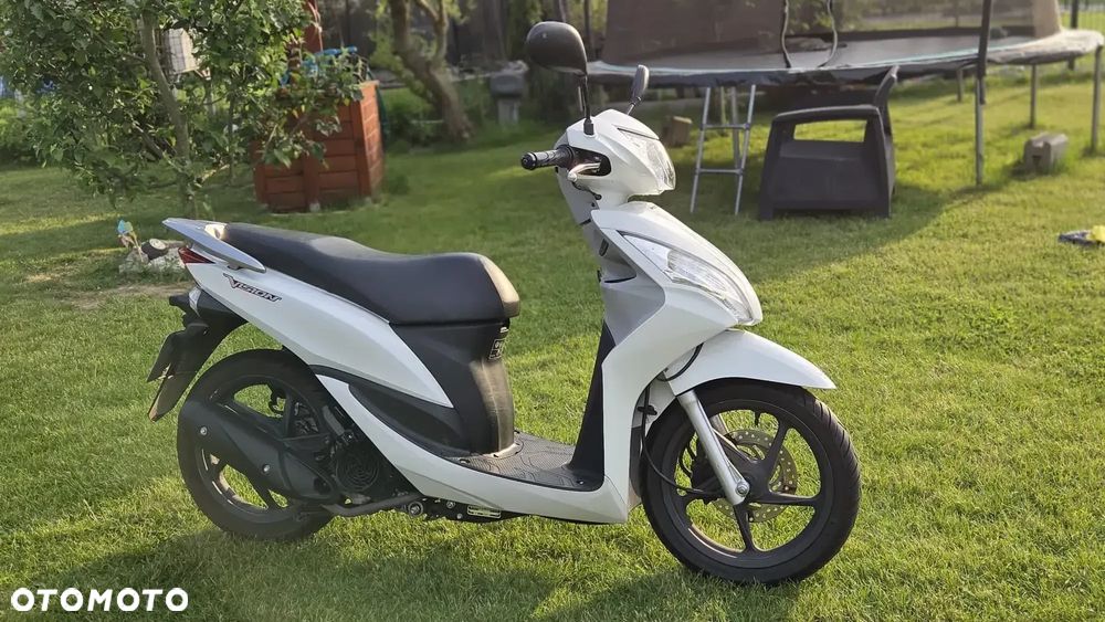 Honda Vision - 1