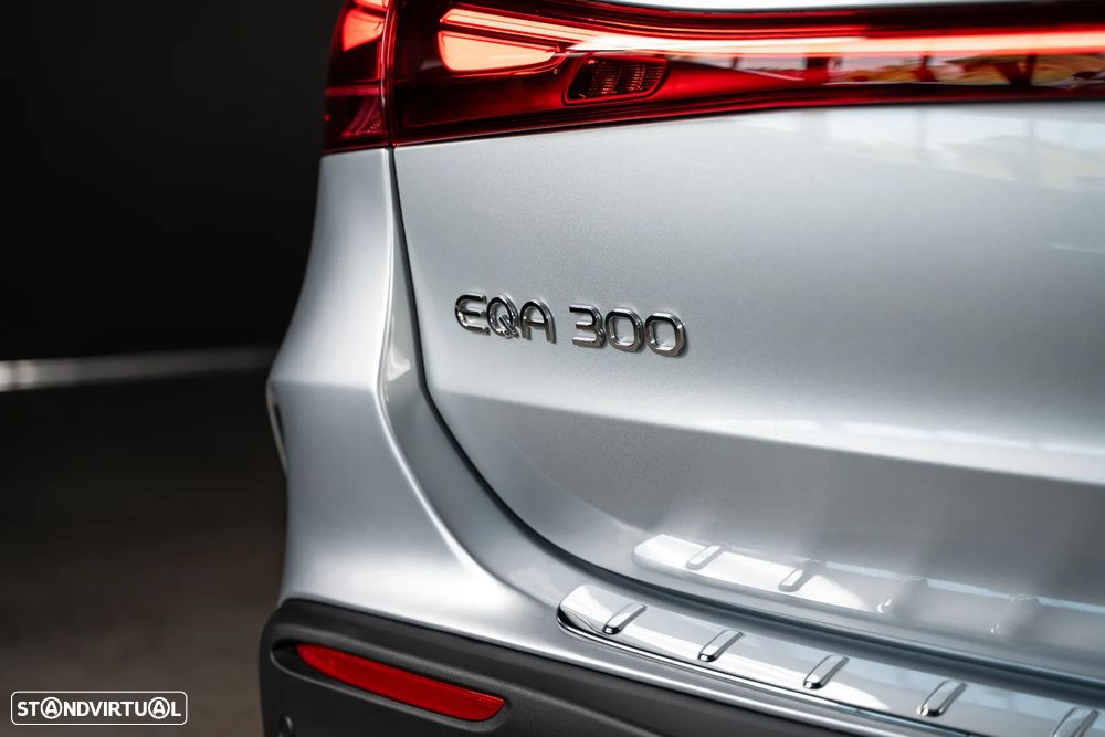 Mercedes-Benz EQA 300 4Matic AMG Line - 11