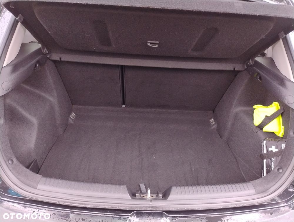 Kia Ceed - 11