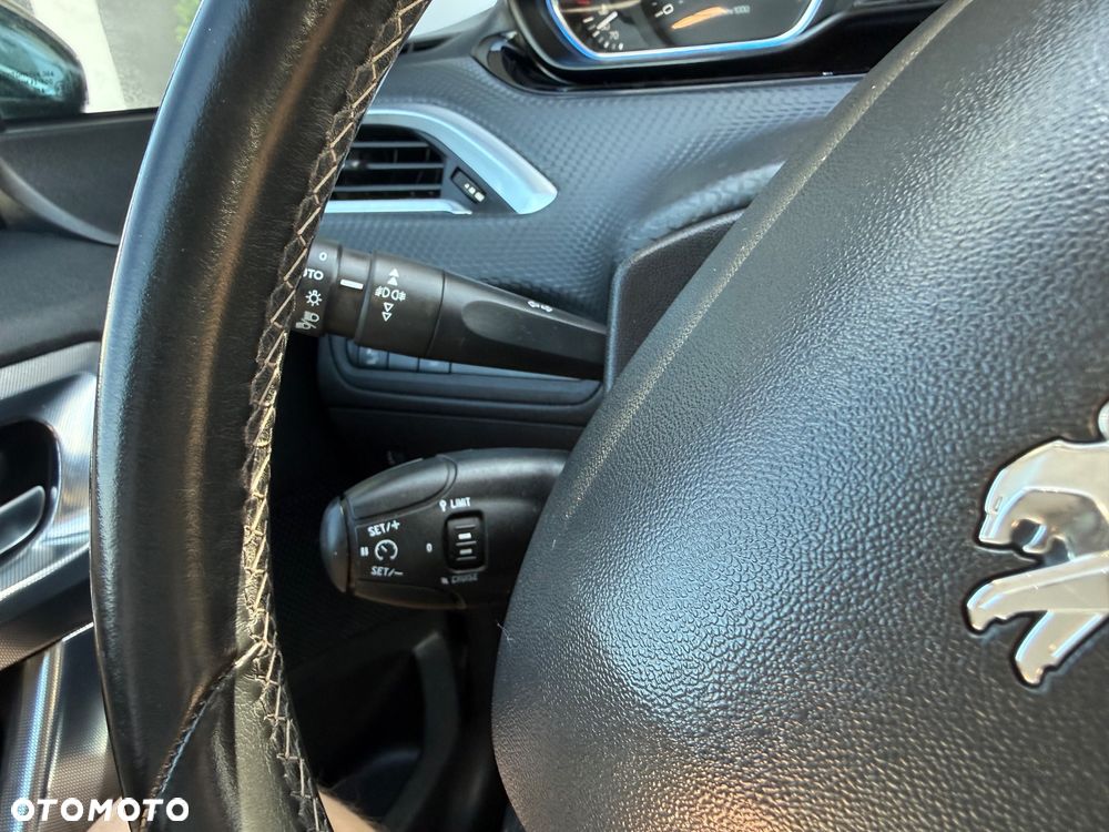 Peugeot 2008 PureTech 110 GPF Stop&Start EAT6 Allure - 17