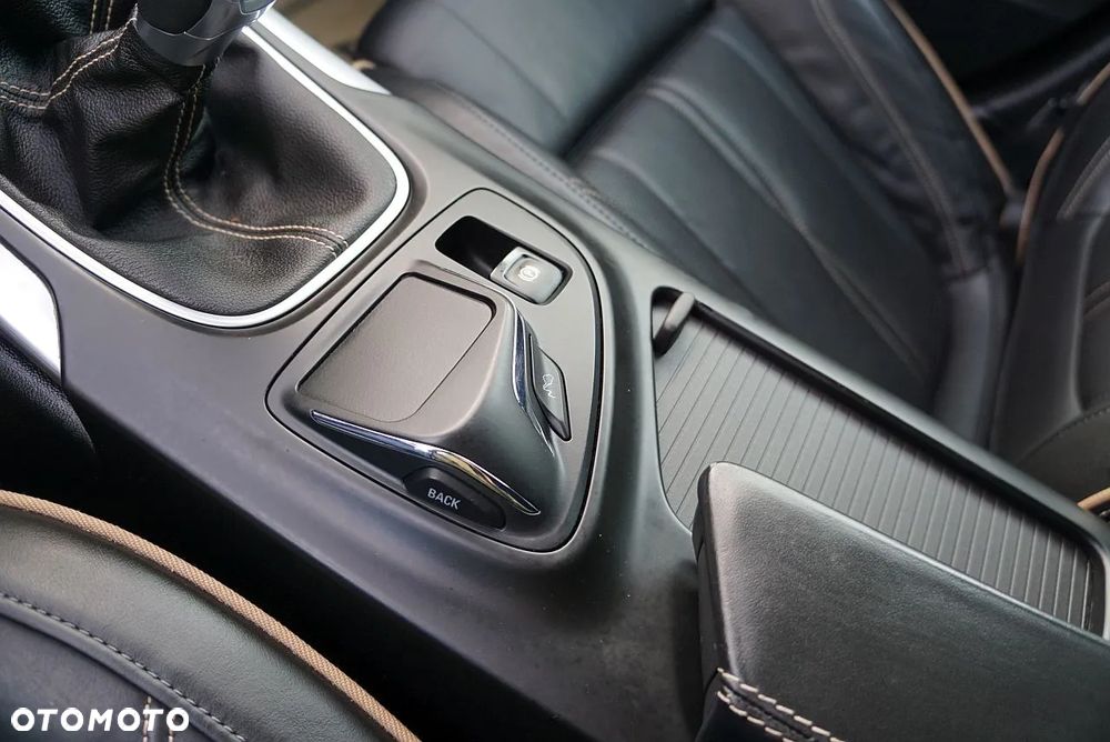 Opel Insignia - 25