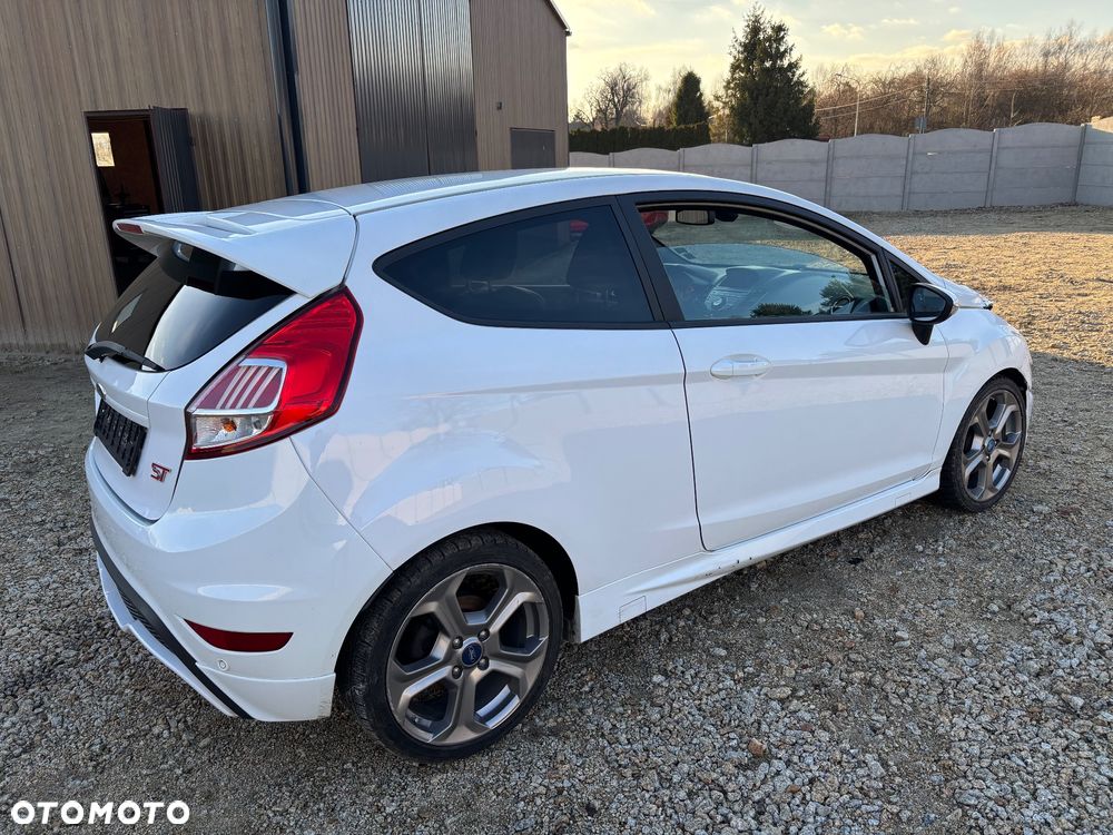 Ford Fiesta 1.6 EcoBoost ST - 11