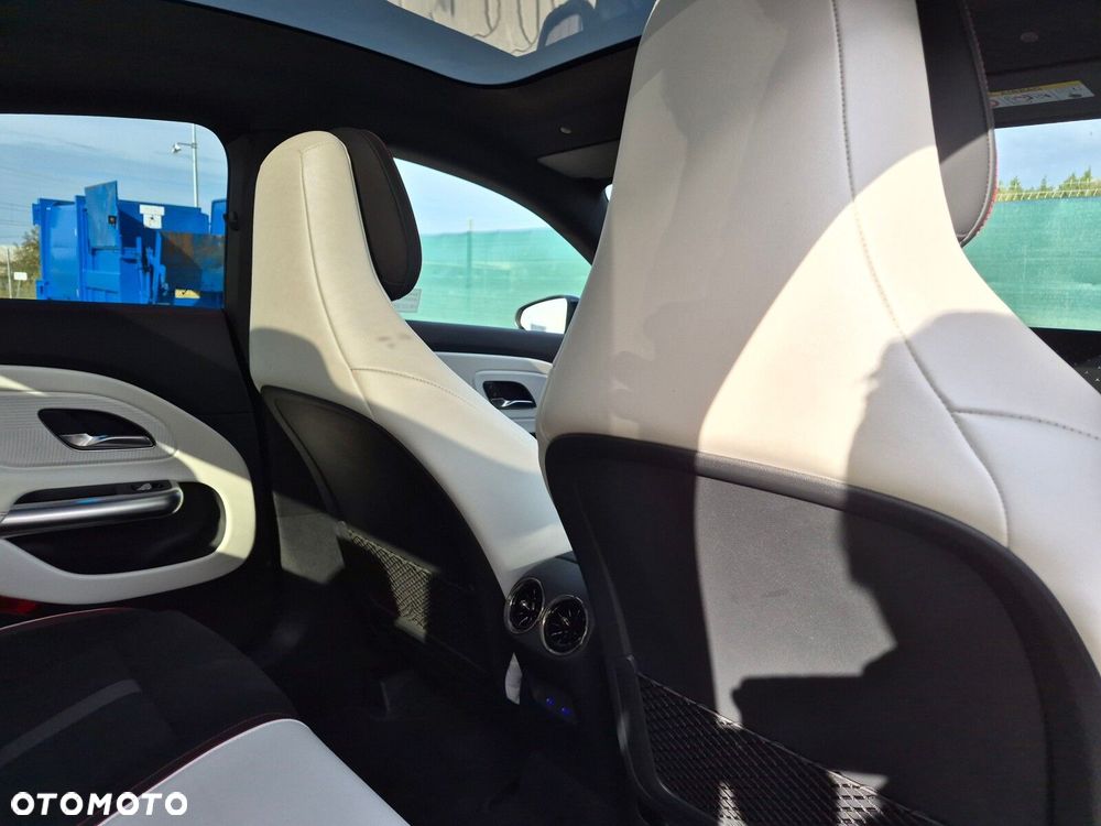 Mercedes-Benz CLA - 34