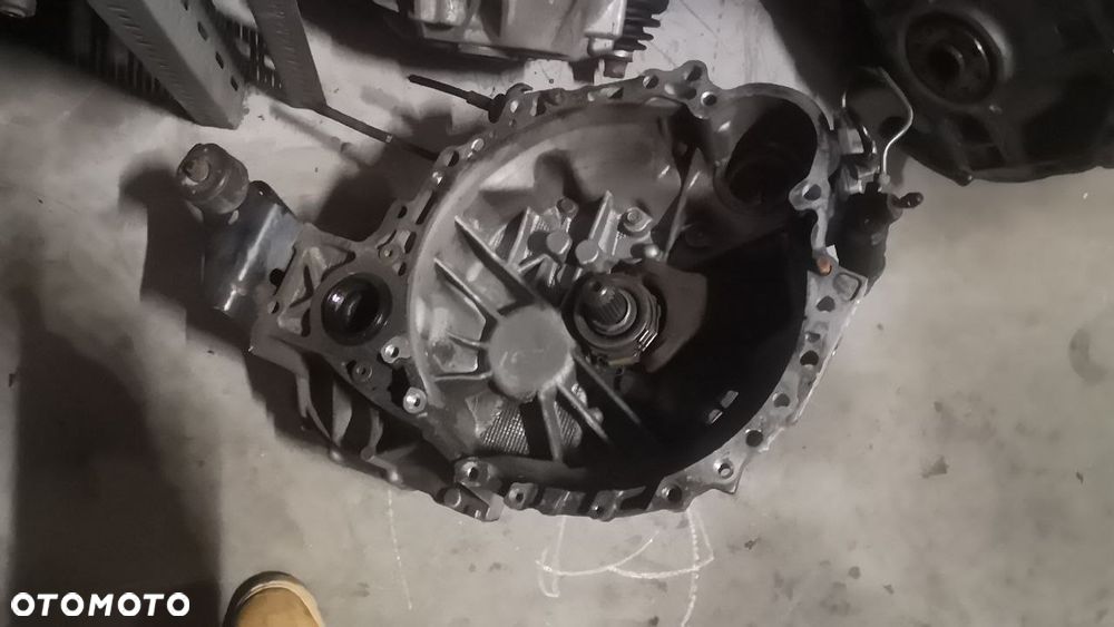 SKRZYNIA BIEGÓW TOYOTA COROLLA VERSO D-4D D4D 2.0 2.0D 5 BIEGÓW BLASZANY DEKIEL - 4