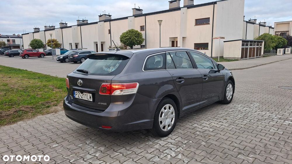 Toyota Avensis 2011 photo 4