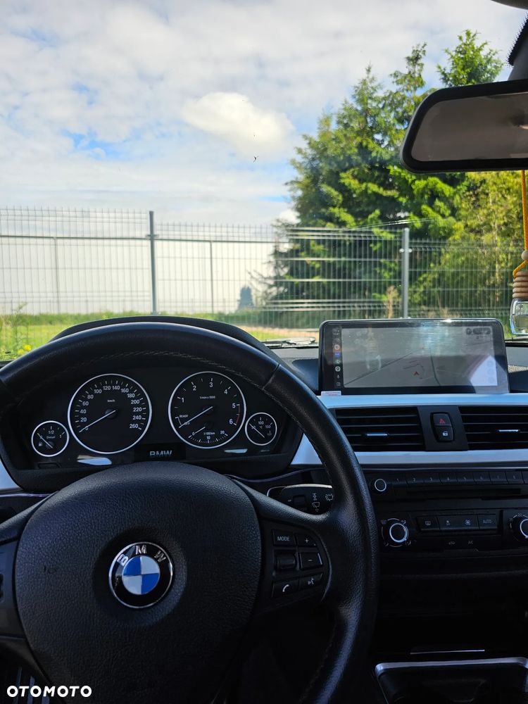 BMW Seria 3 320d - 32