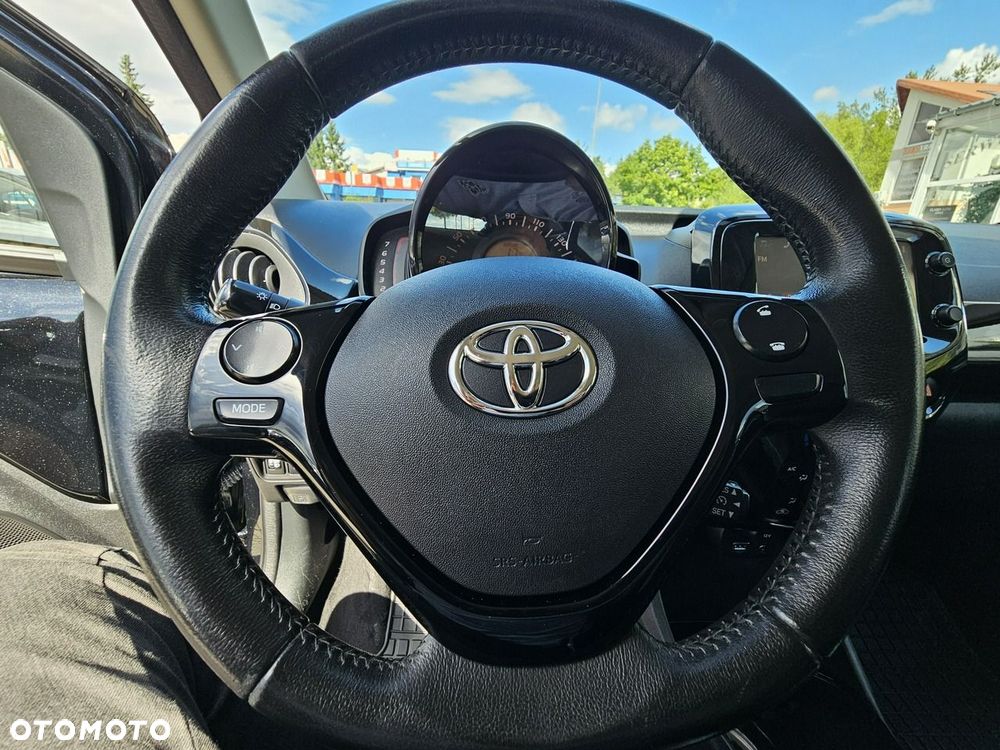 Toyota Aygo x-play touch - 25