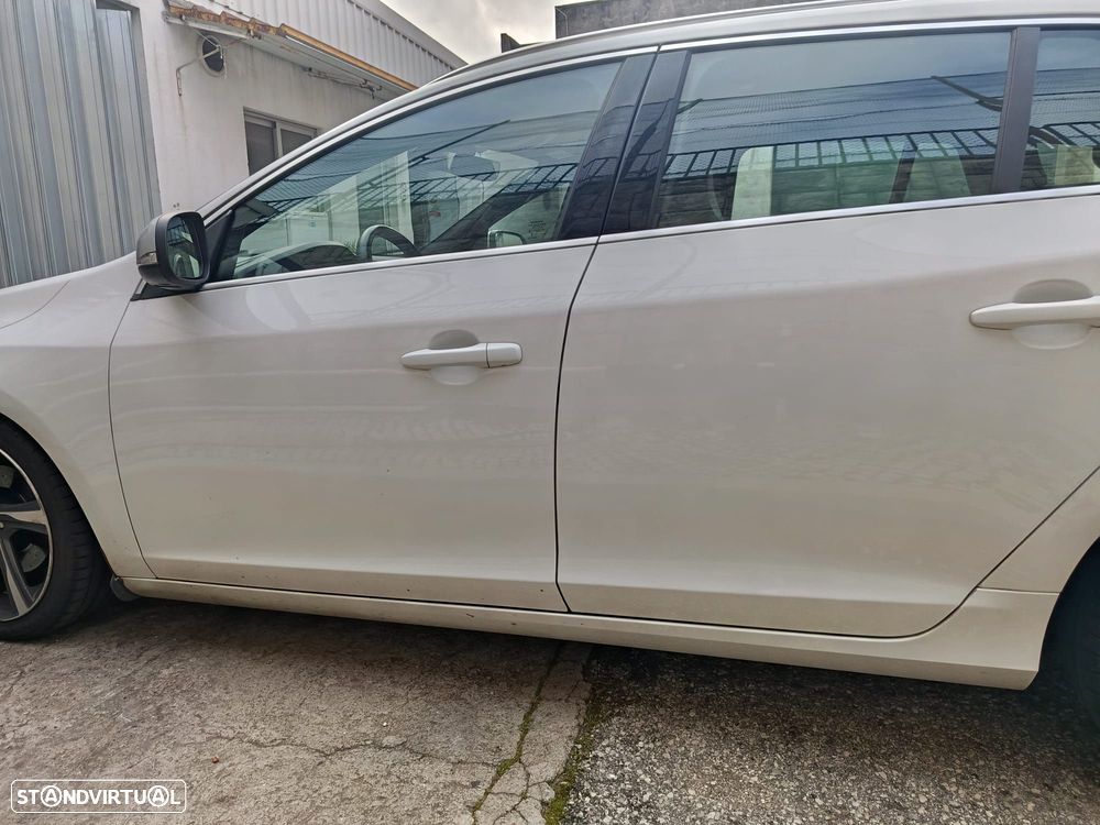 Volvo V60 2.0 D4 R-Design Momentum - 23