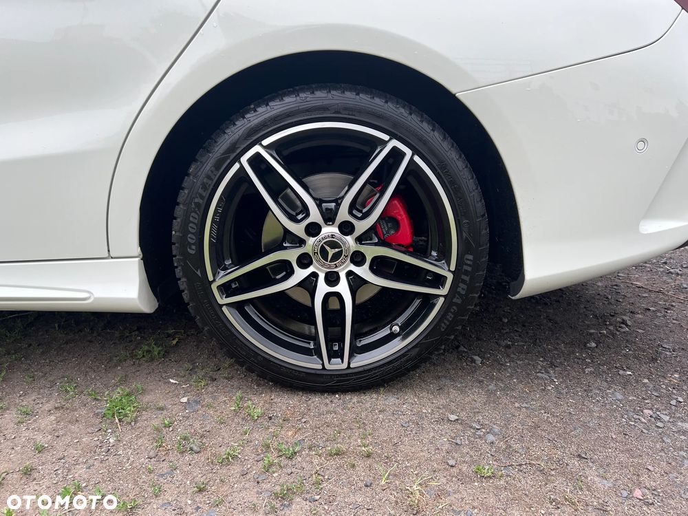 Mercedes-Benz CLA 200 7G-DCT AMG Line - 11