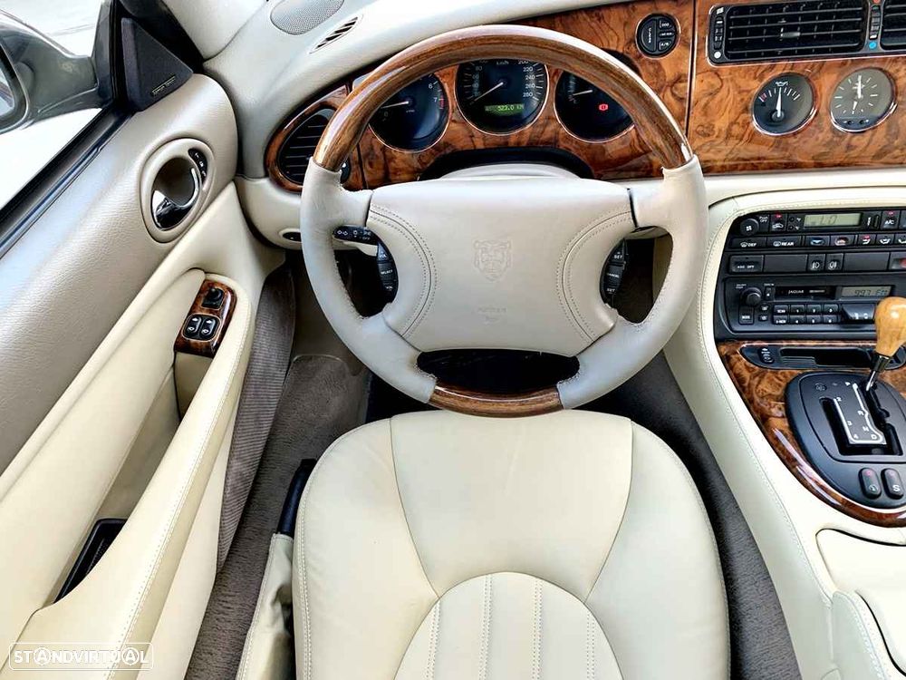 Jaguar XK XK8 4.0 Convertible Classic - 11