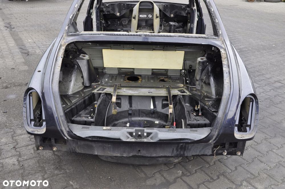 BENTLEY ARNAGE PAS TYLNY WANNA BŁOTNIK CAŁY TYŁ - 1