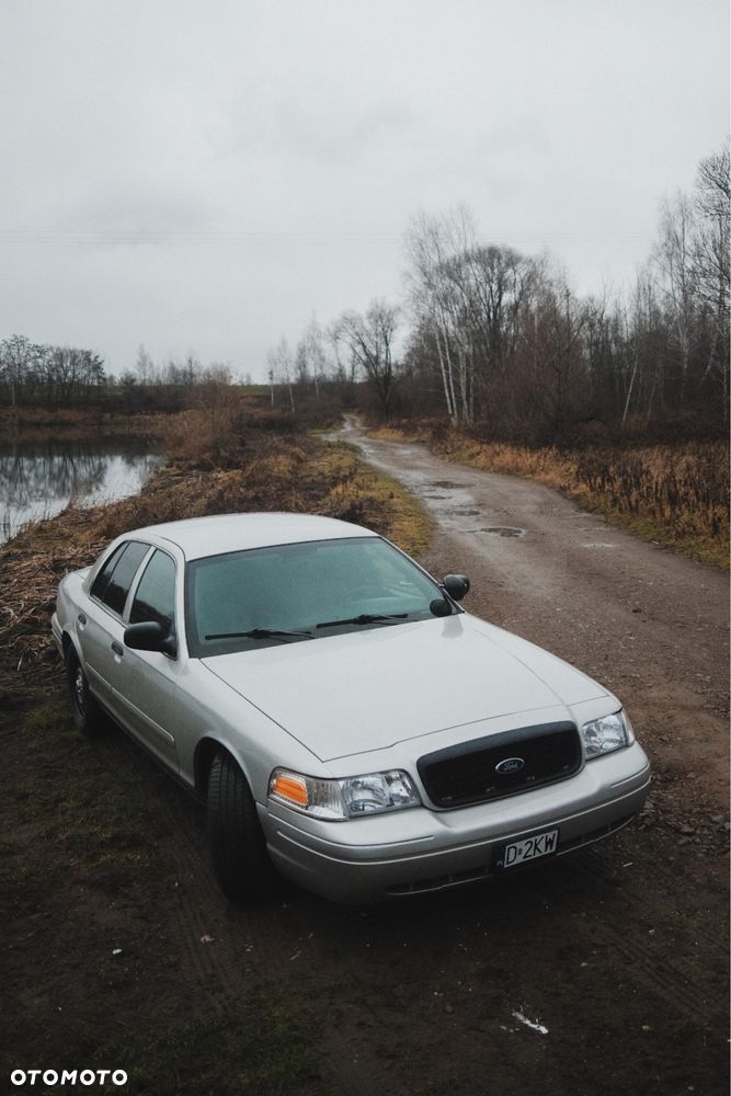Ford Crown - 4