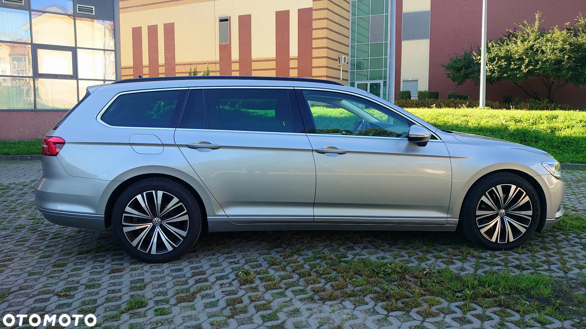 Volkswagen Passat Variant 2.0 TDI (BlueMotion Technology) Comfortline - 8