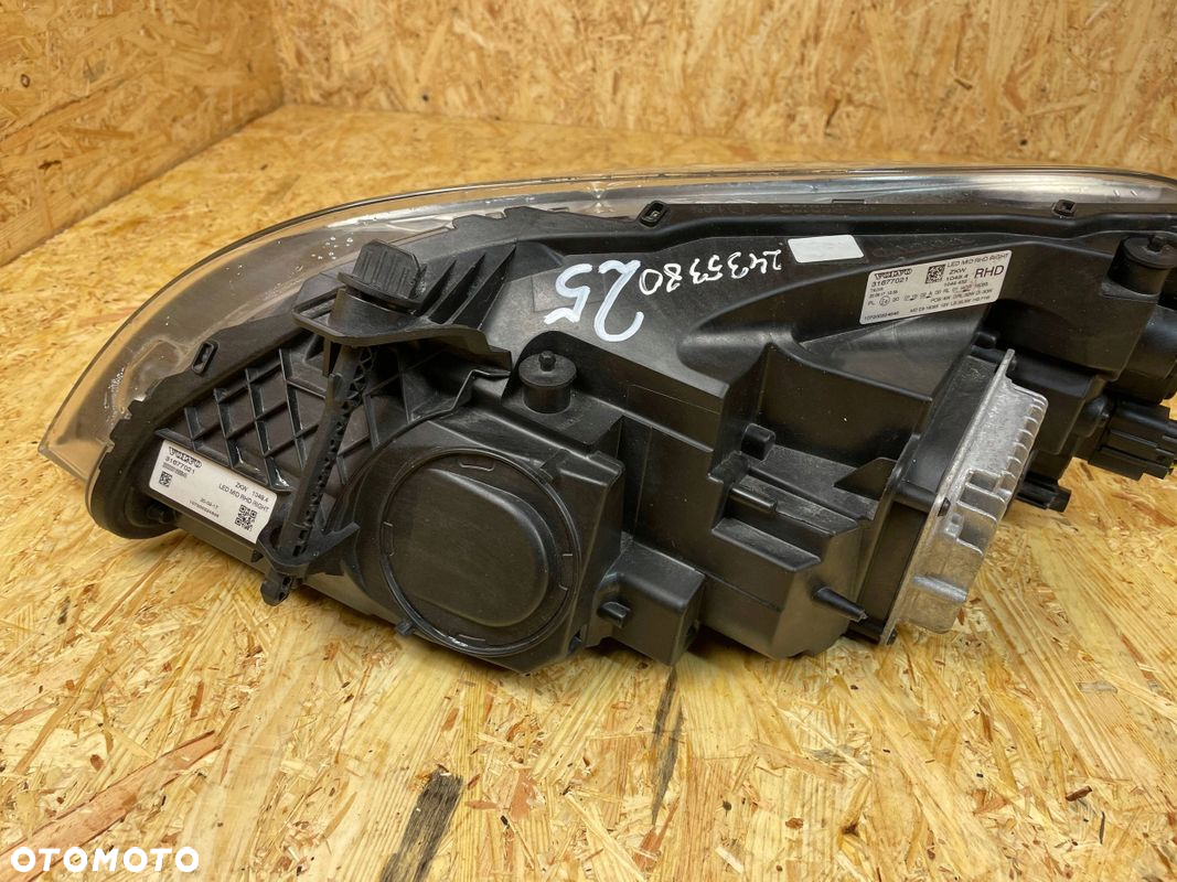 LAMPA PRZÓD PRZEDNIA PRAWA FULL LED VOLVO V40 II 31677021 UK LIFT 2016- - 7
