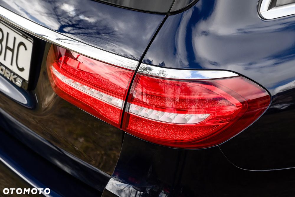 Mercedes-Benz Klasa E 220 d 4-Matic 9G-TRONIC - 12