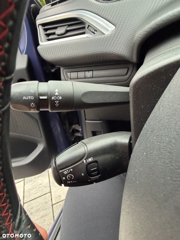 Peugeot 208 - 26