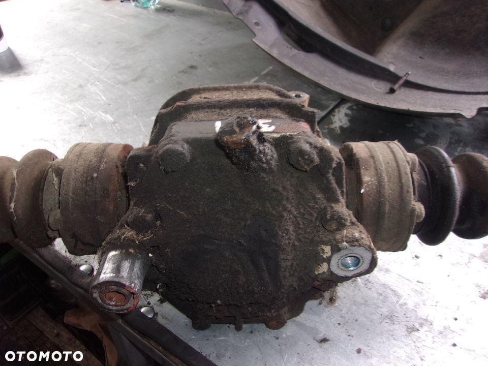 MOST DYFER MERCEDES 124 3.91 - 2