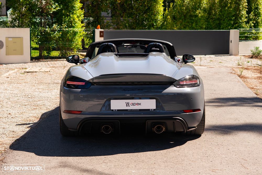 Porsche 718 Spyder RS - 16