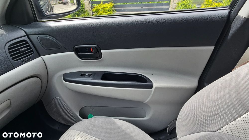 Hyundai Accent - 9