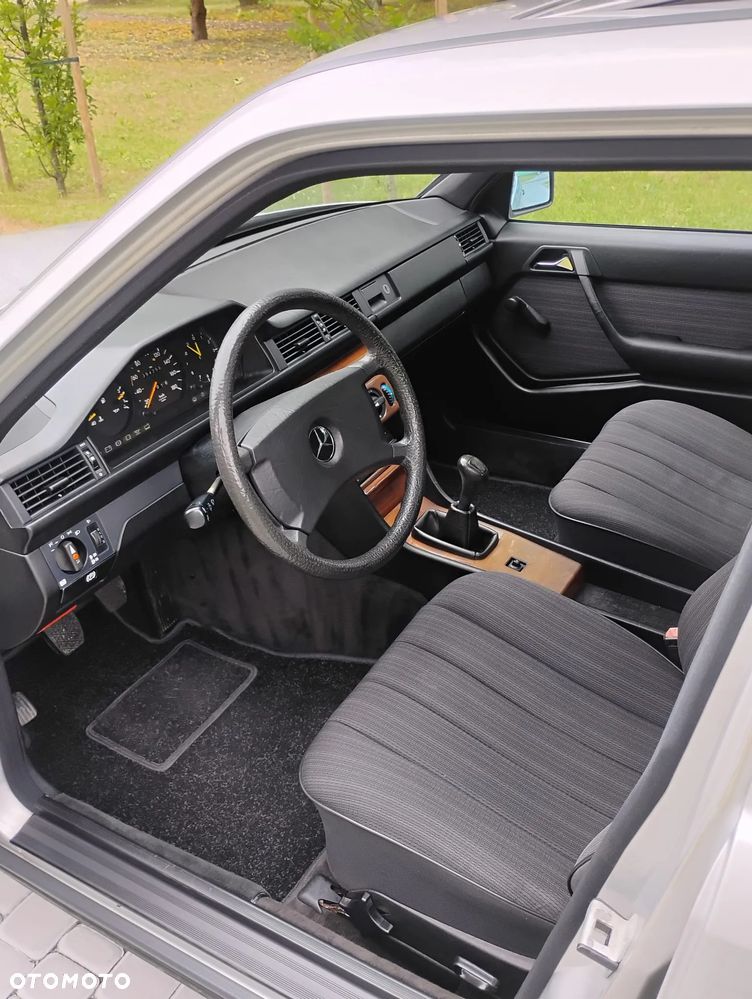 Mercedes-Benz W124 (1984-1993) - 14