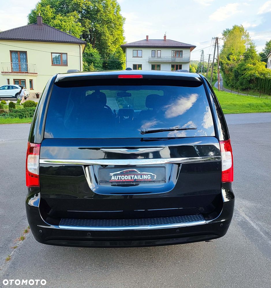 Chrysler Town & Country 3.6 Limited - 13