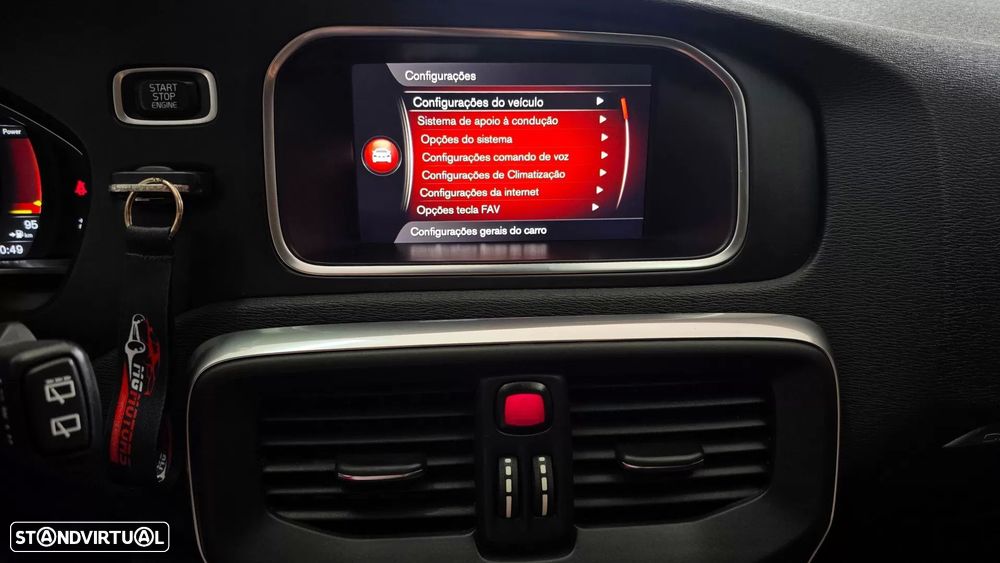Volvo V40 2.0 D2 Momentum Geartronic — fotografia 36