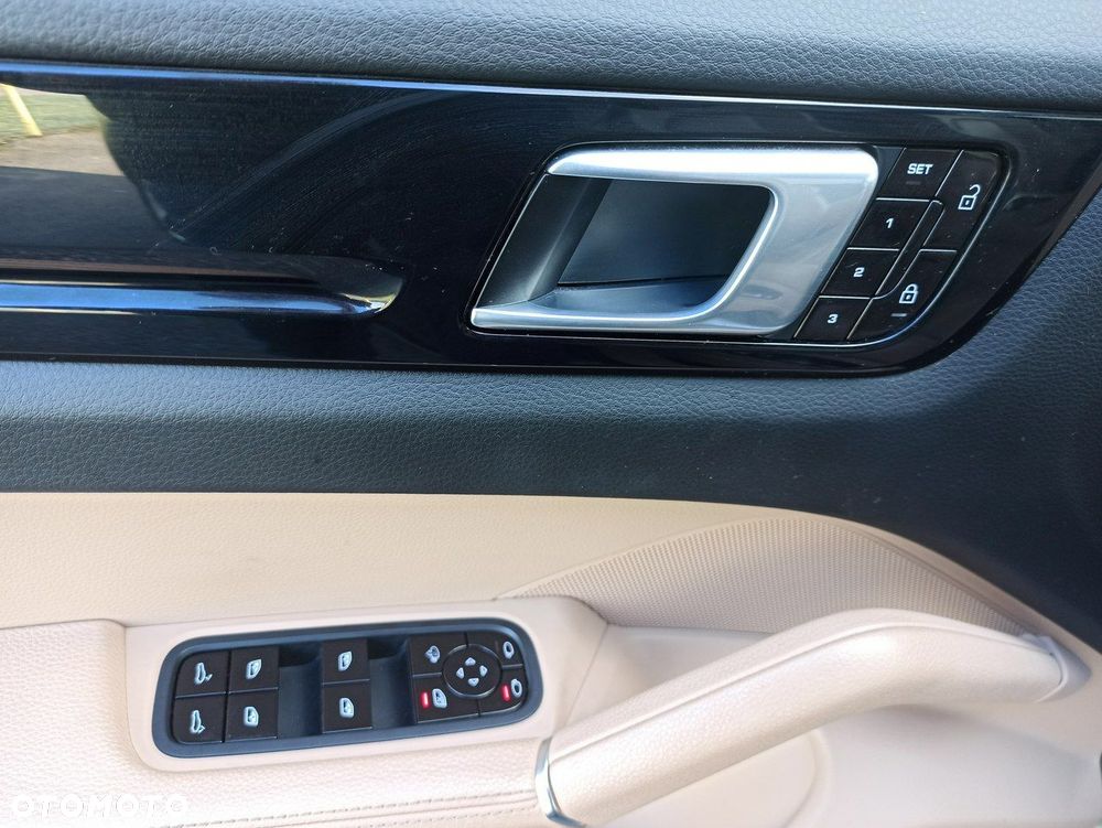 Porsche Cayenne - 17