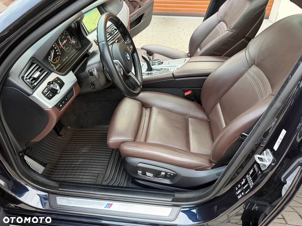 BMW Seria 5 530d xDrive Sport-Aut - 30