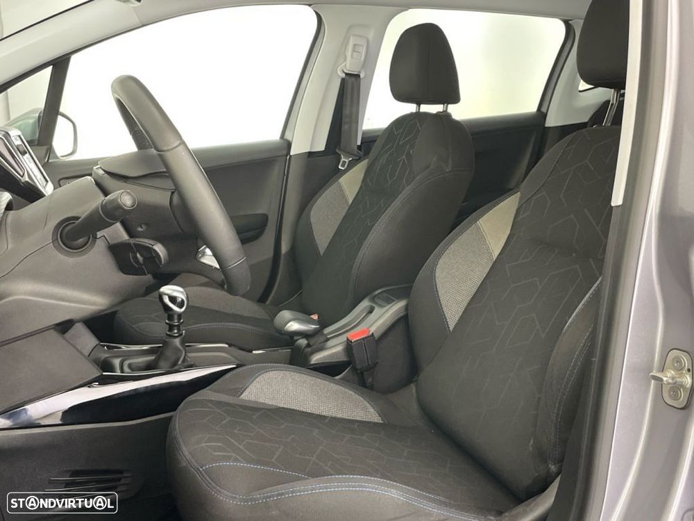 Peugeot 2008 1.2 PureTech Signature — fotografia 17