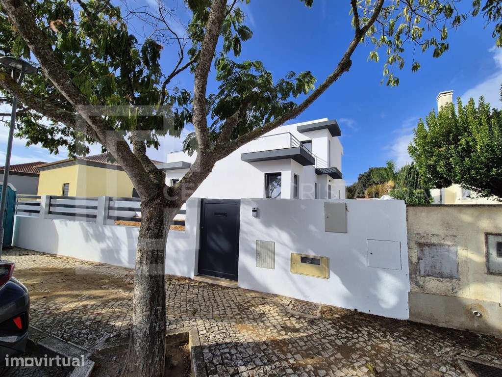 MORADIA CONTEMPORÂNEA COM PISCINA PRIVADA E GARAGEM - Grande imagem: 3/29