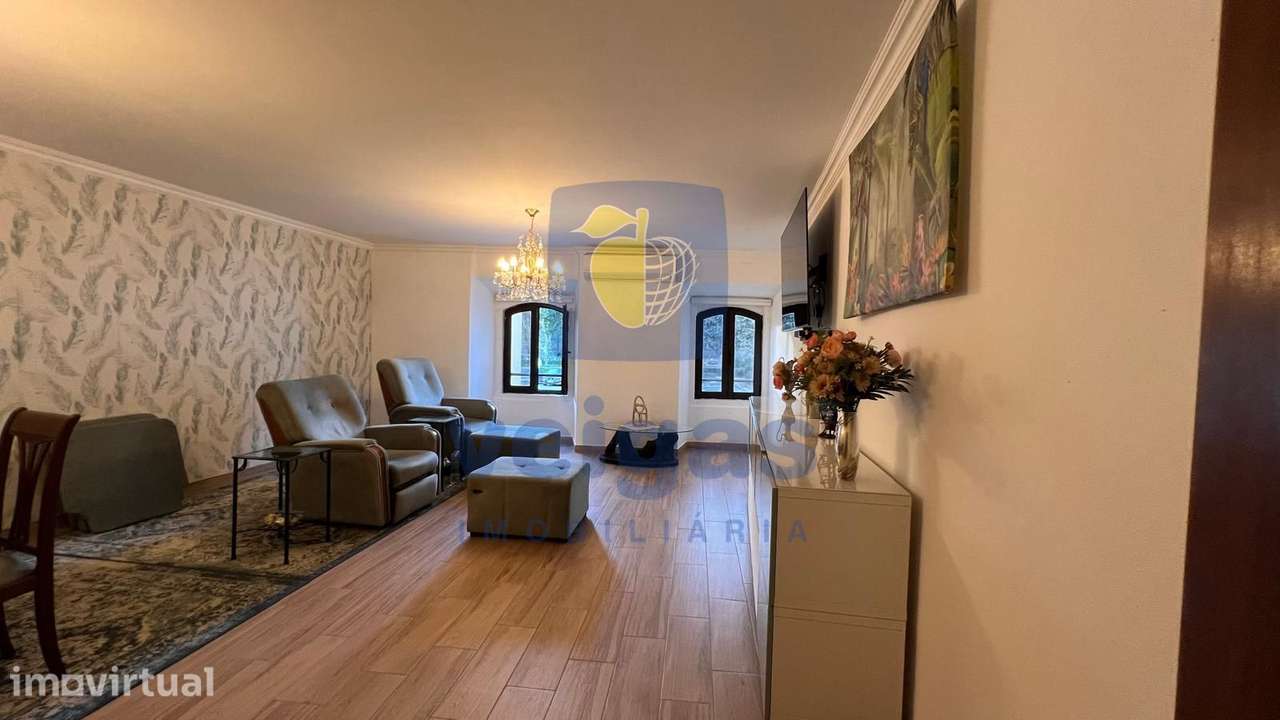Moradia com 370 m² + Espaço Comercial + Garagem | A 1 Minuto da CP - Grande imagem: 2/51