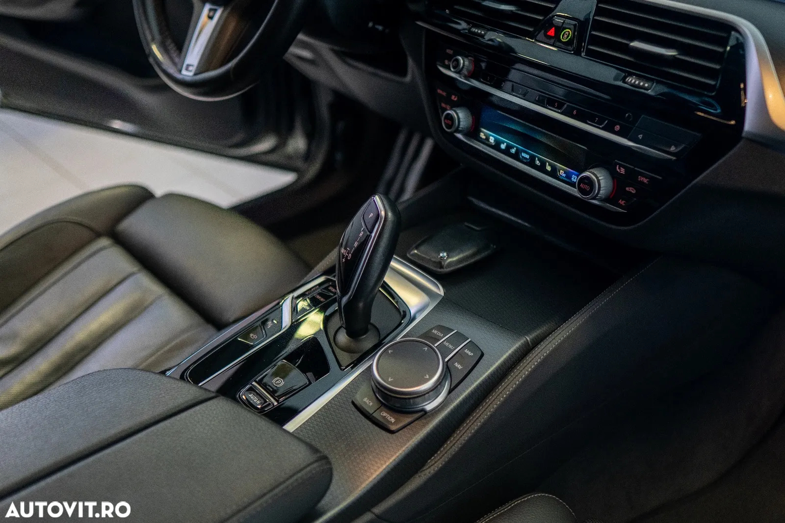 BMW Seria 5 530d xDrive AT MHEV - 14