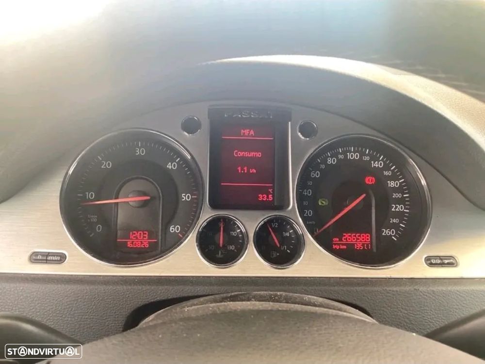 VW Passat Variant 2.0 TDi Highline DSG - 13