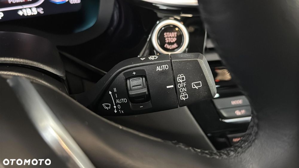 BMW Seria 5 530i xDrive mHEV - 29