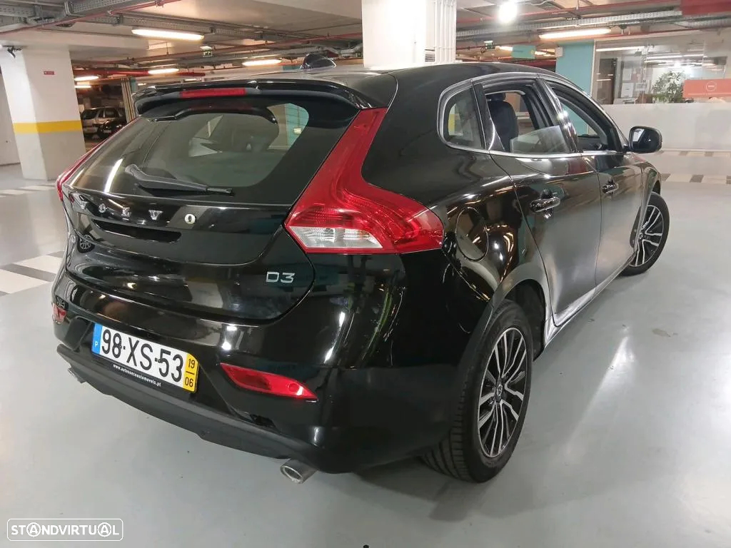 Volvo V40 2.0 D3 Momentum - 3