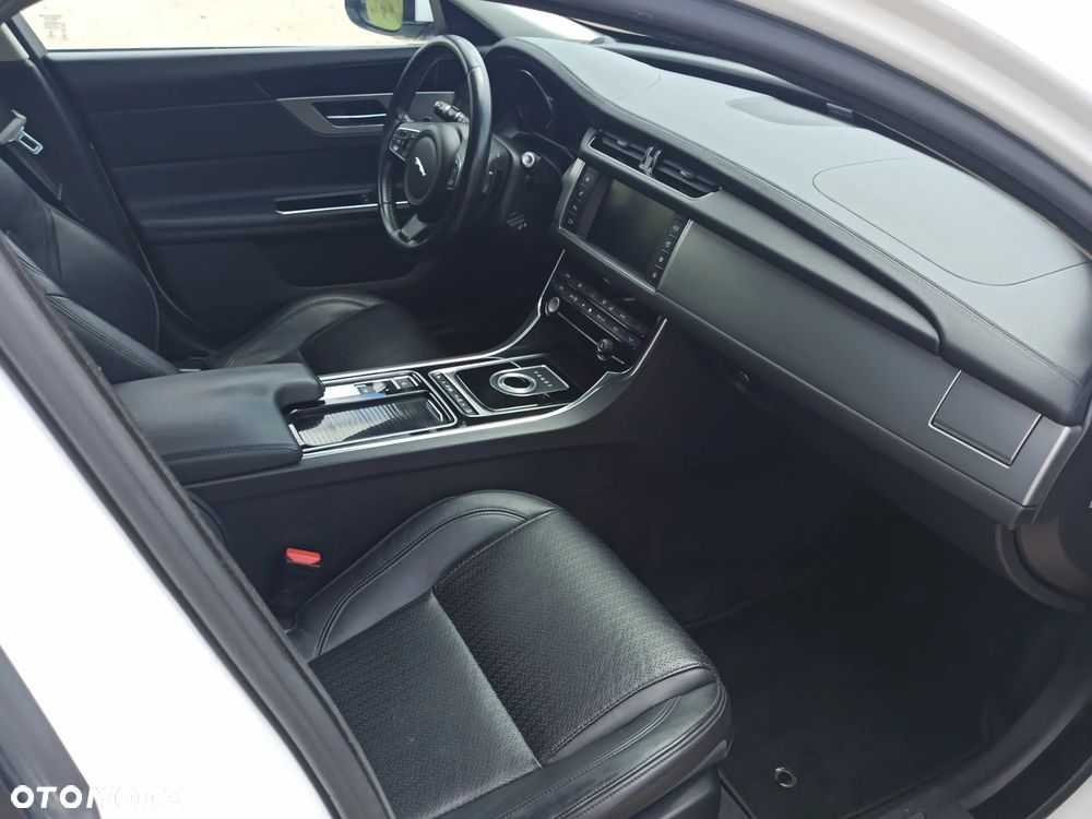 Jaguar XF 2.0 i4D Prestige - 13