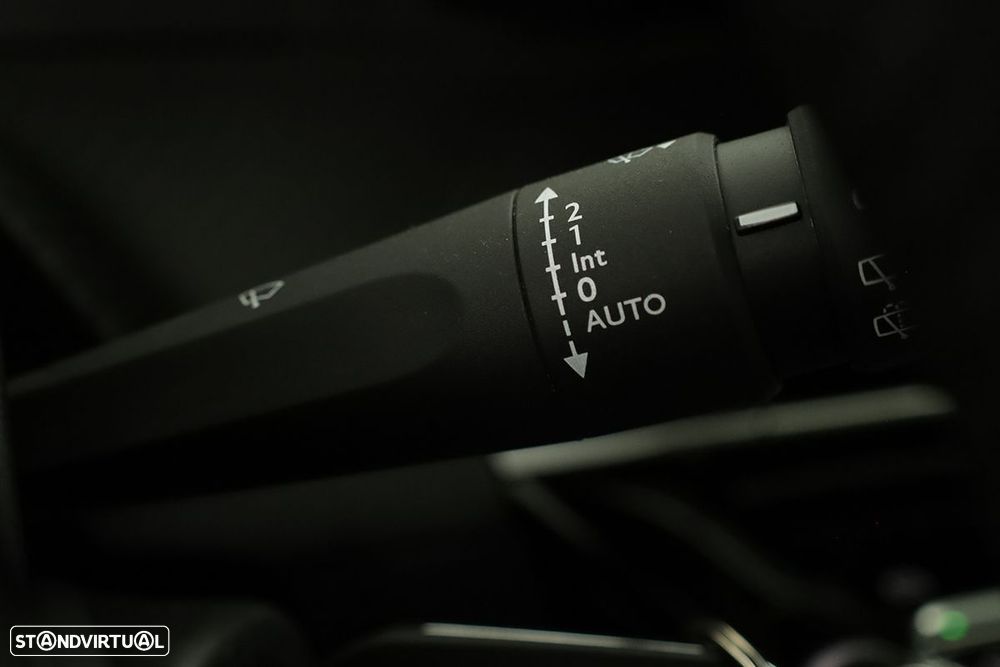 Peugeot 2008 1.2 PureTech Allure - 19