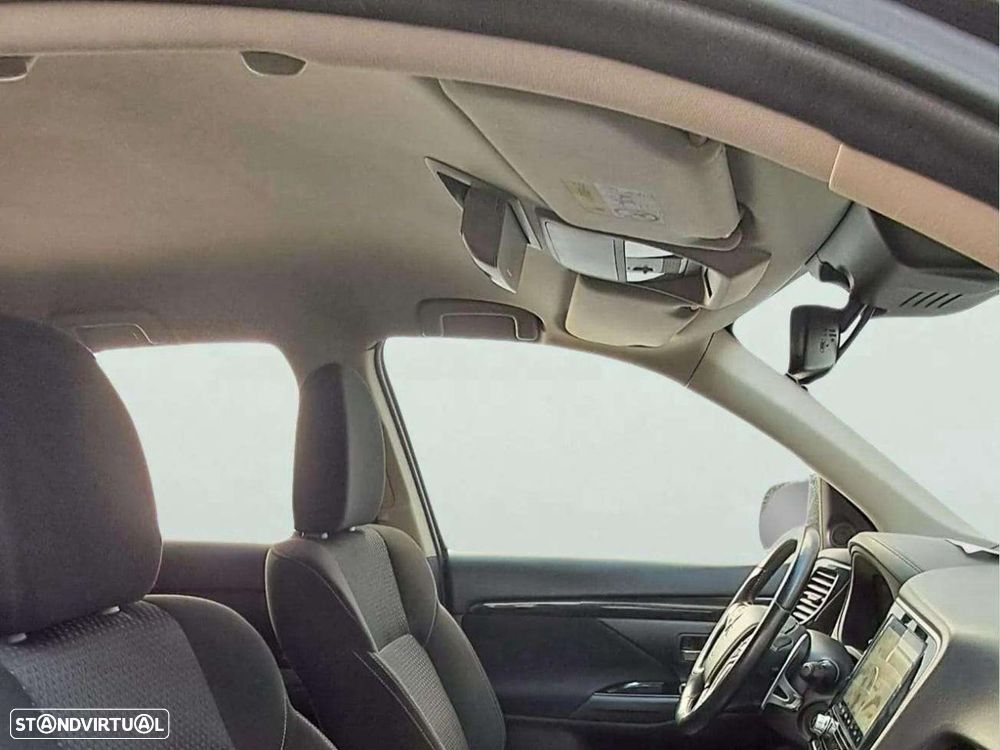 Mitsubishi Outlander 2.4 PHEV Intense - 15