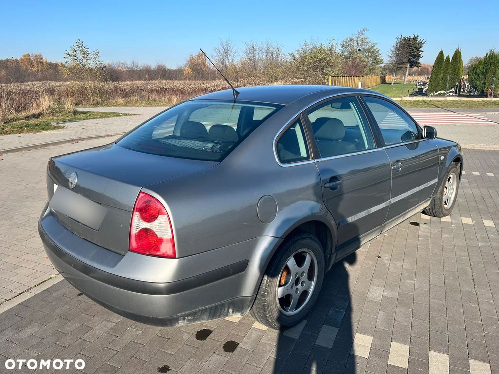 Volkswagen Passat 1.9 TDI Comfortline - 4