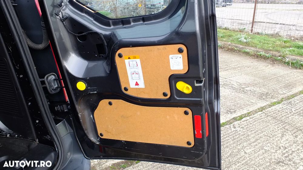 Ford Transit Conect - 28